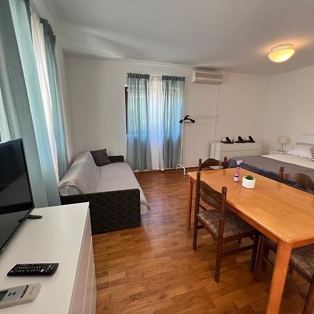 Apartments Antolkovic Ugljan Buitenkant foto