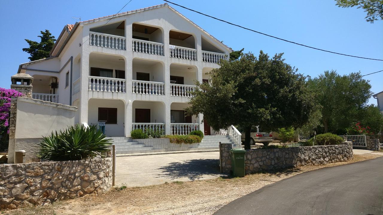 Apartments Antolkovic Ugljan Buitenkant foto